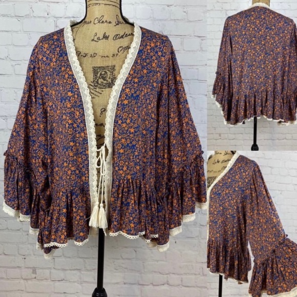 Chelsea & Violet Floral Bell Sleeves Kimono - Picture 1 of 1